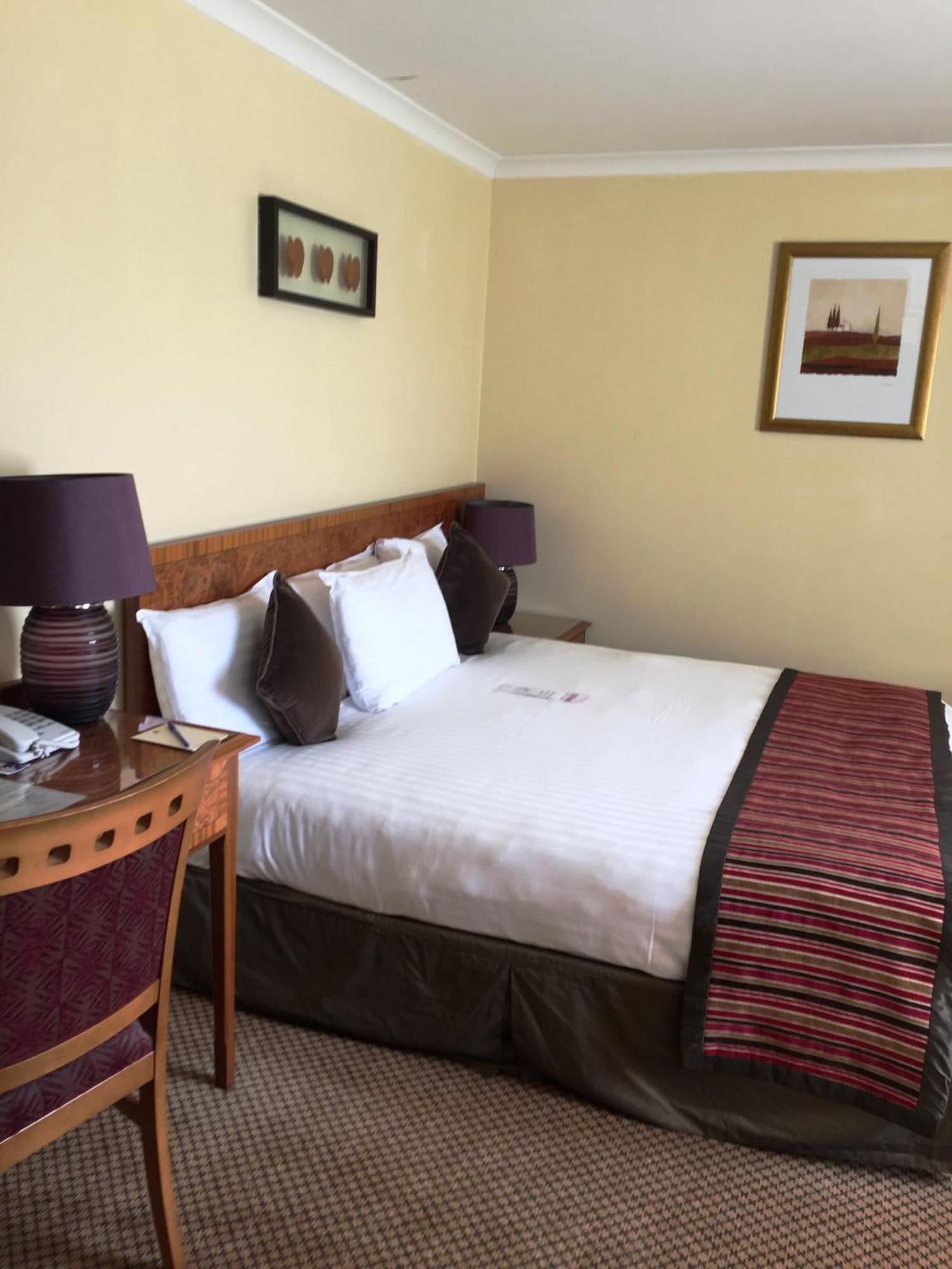The Royal Chace Hotel Enfield Ngoại thất bức ảnh