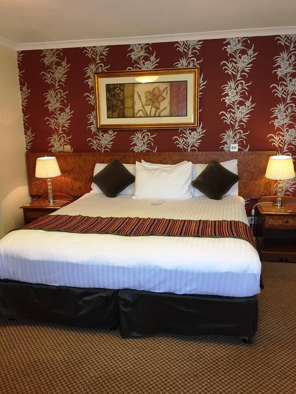 The Royal Chace Hotel Enfield Ngoại thất bức ảnh