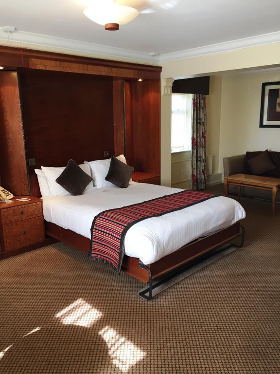 The Royal Chace Hotel Enfield Ngoại thất bức ảnh